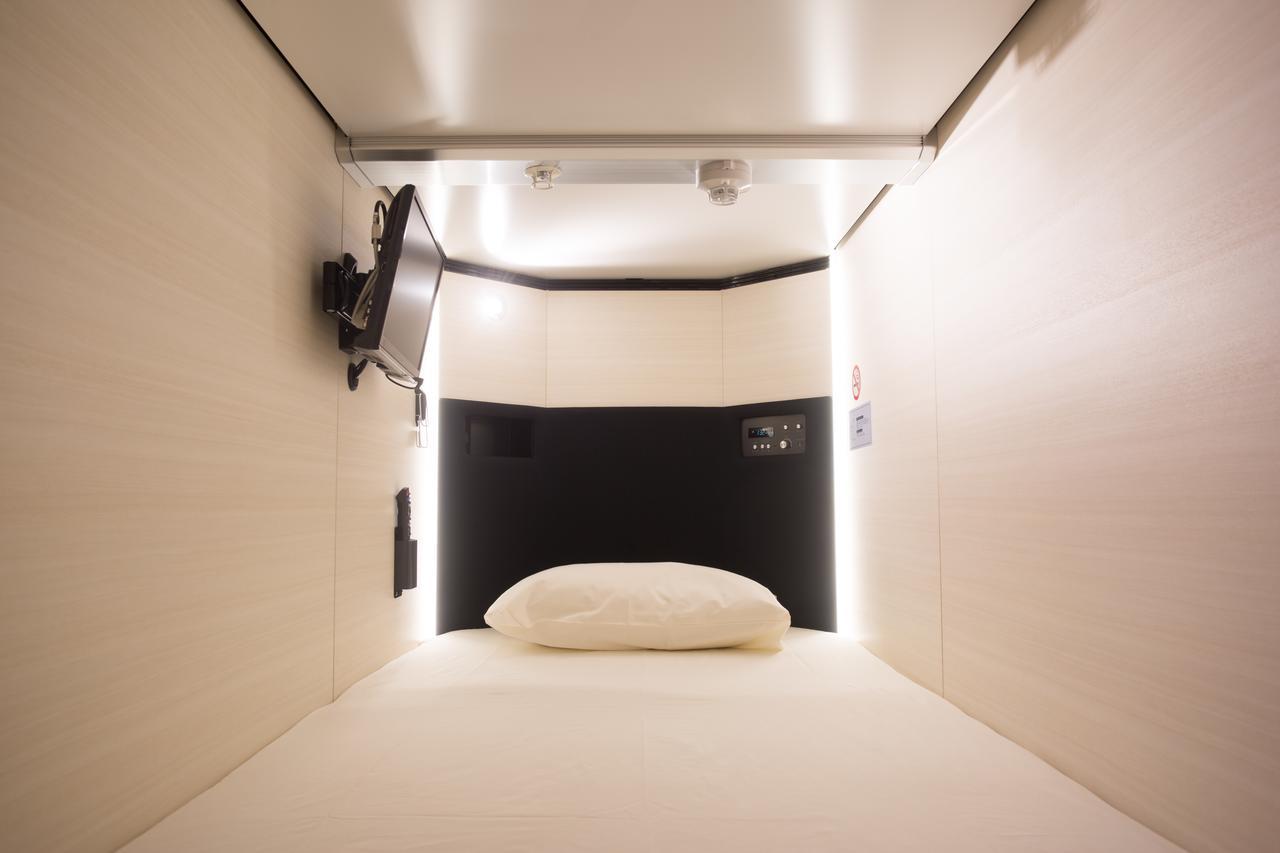 New Japan Lady'S Capsule Hotel Osaka Bagian luar foto