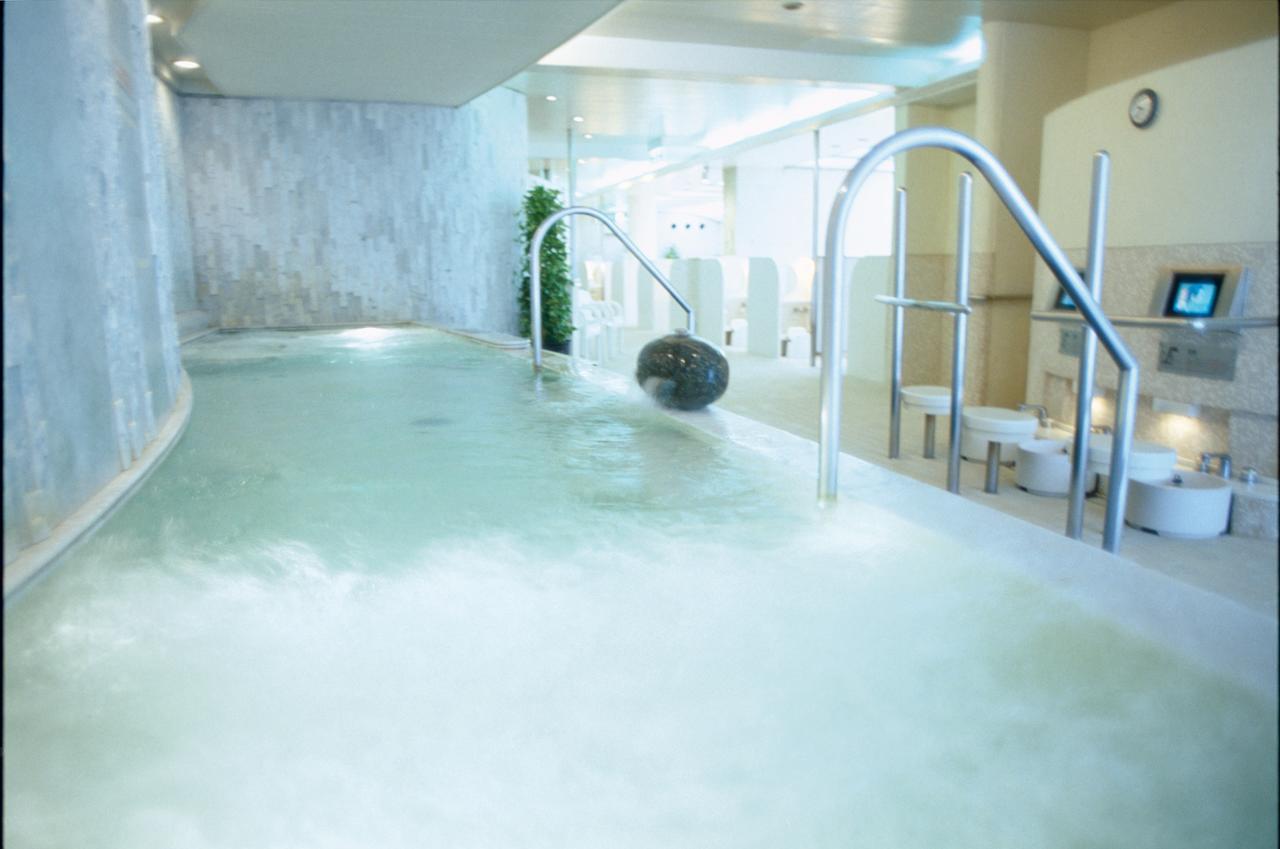 New Japan Lady'S Capsule Hotel Osaka Bagian luar foto